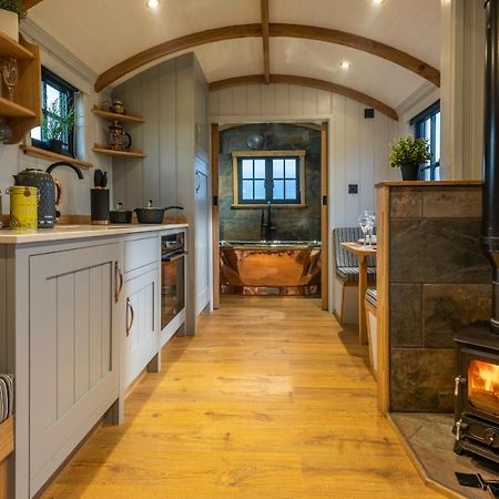 Monkwood Shepherds Hut - Ockeridge Rural Retreats Worcester Exteriör bild