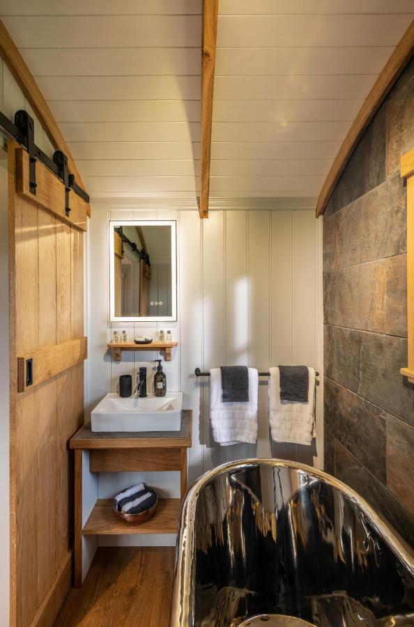 Monkwood Shepherds Hut - Ockeridge Rural Retreats Worcester Exteriör bild