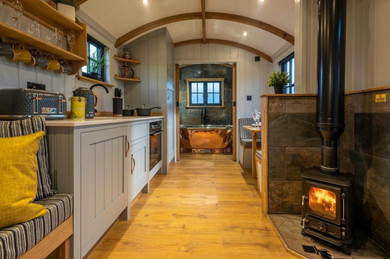 Monkwood Shepherds Hut - Ockeridge Rural Retreats Worcester Exteriör bild