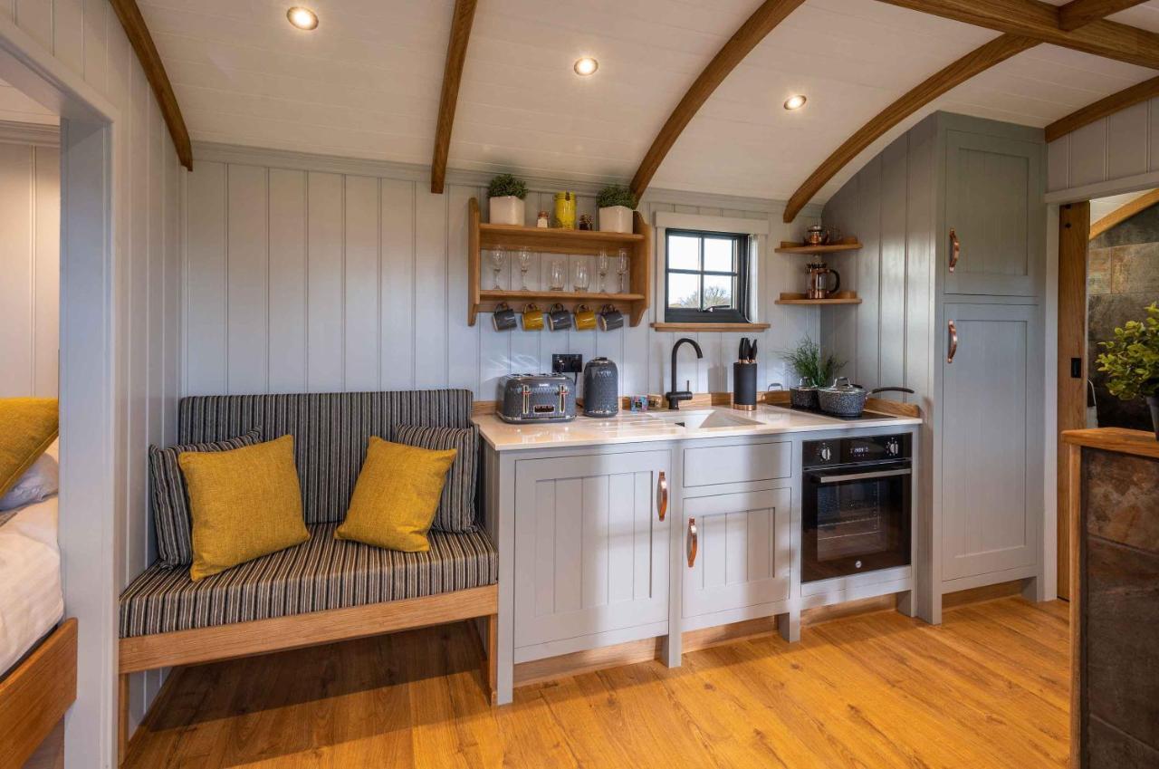 Monkwood Shepherds Hut - Ockeridge Rural Retreats Worcester Exteriör bild
