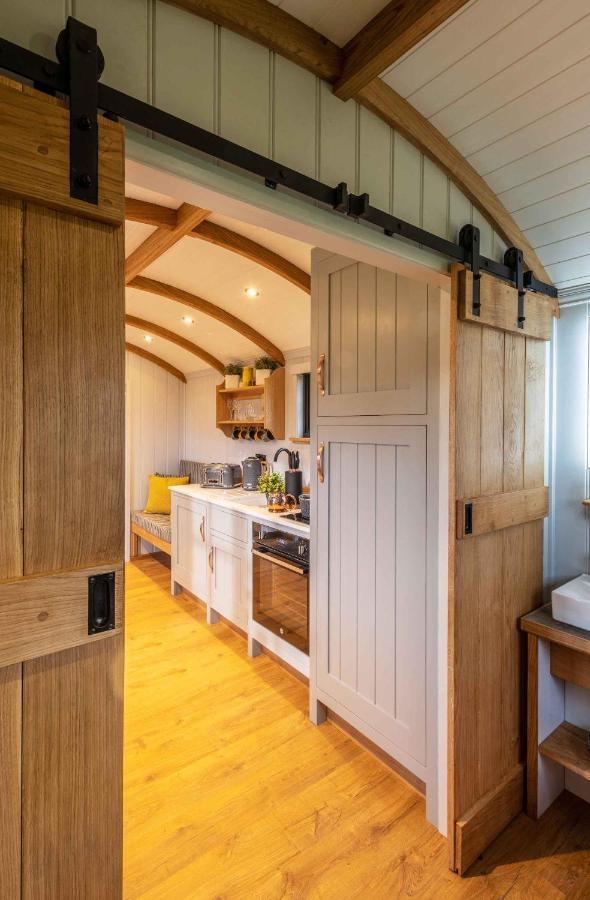 Monkwood Shepherds Hut - Ockeridge Rural Retreats Worcester Exteriör bild