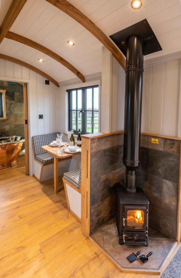 Monkwood Shepherds Hut - Ockeridge Rural Retreats Worcester Exteriör bild