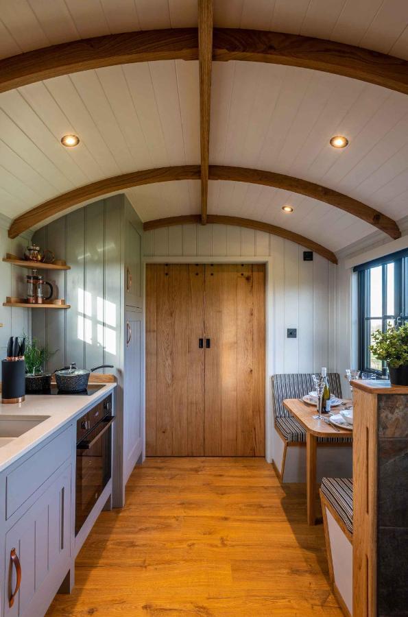 Monkwood Shepherds Hut - Ockeridge Rural Retreats Worcester Exteriör bild