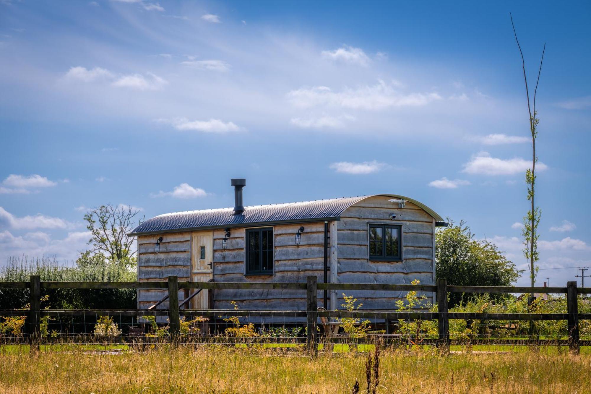 Monkwood Shepherds Hut - Ockeridge Rural Retreats Worcester Exteriör bild