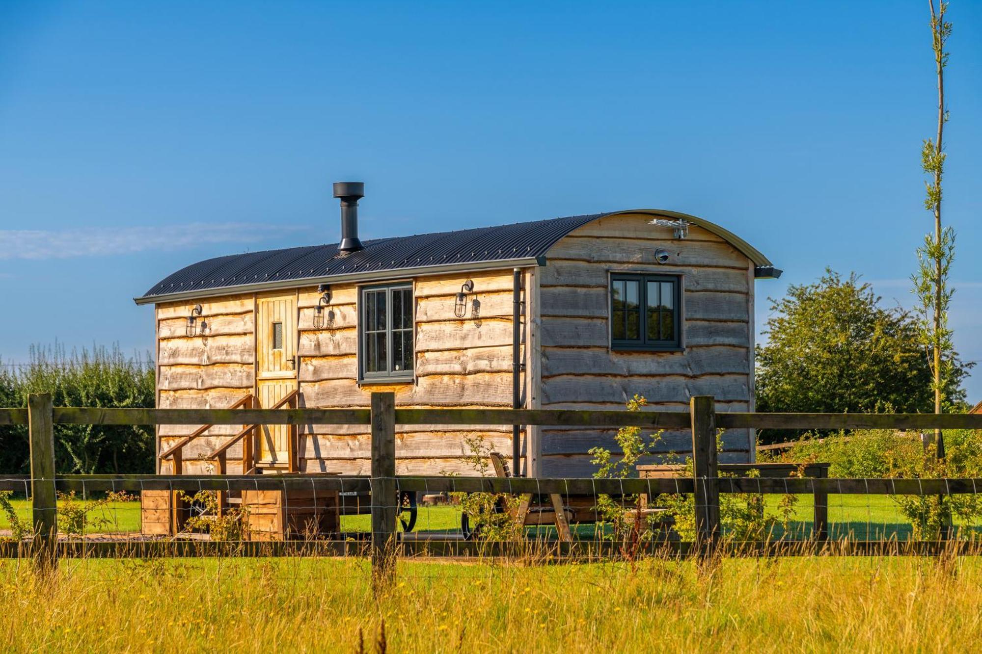 Monkwood Shepherds Hut - Ockeridge Rural Retreats Worcester Exteriör bild
